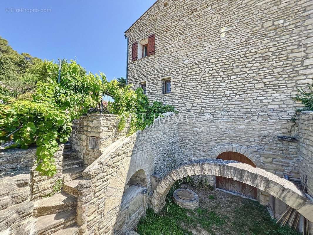 Maison à SAUMANE-DE-VAUCLUSE