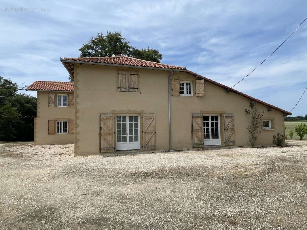 Maison à BARCUGNAN