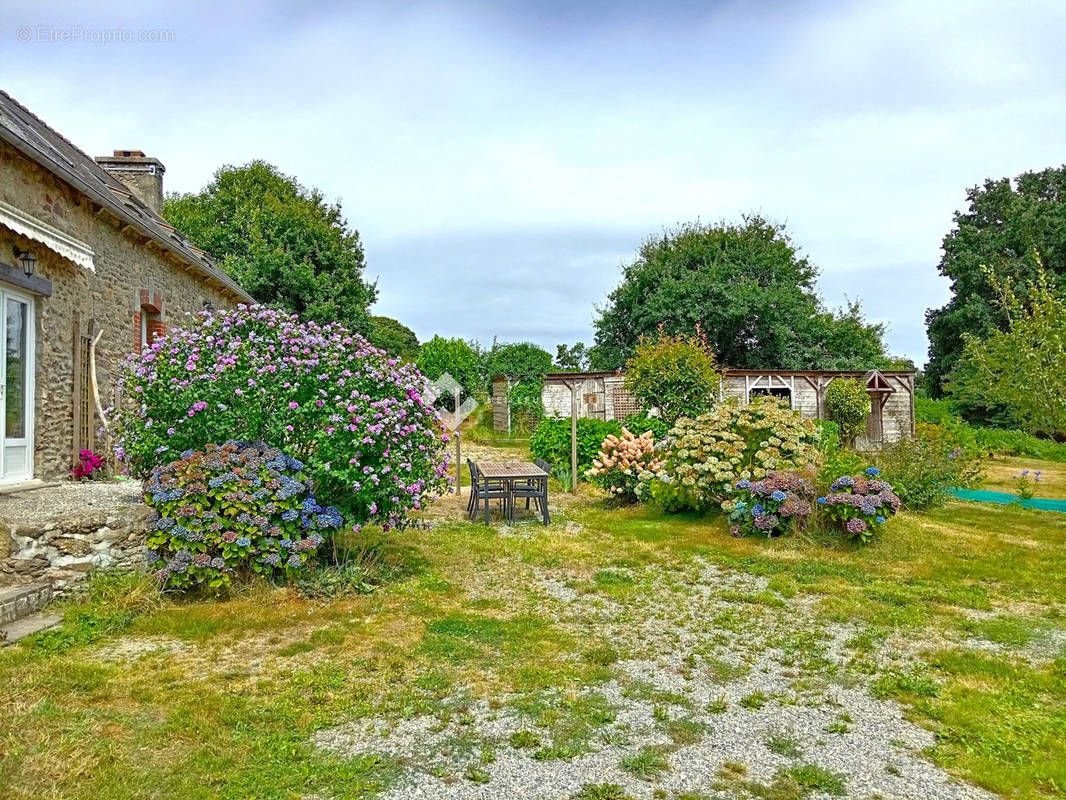 Maison à QUINTIN