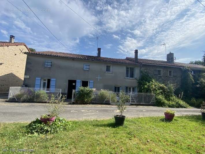 Maison à CHAMPAGNE-MOUTON