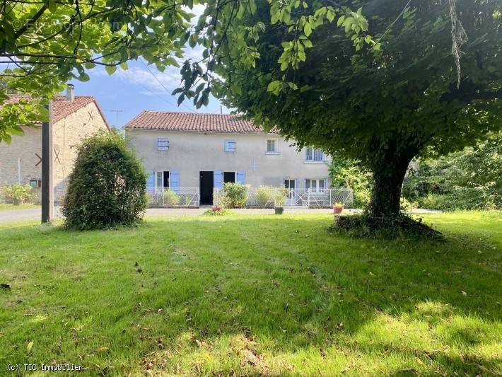 Maison à CHAMPAGNE-MOUTON