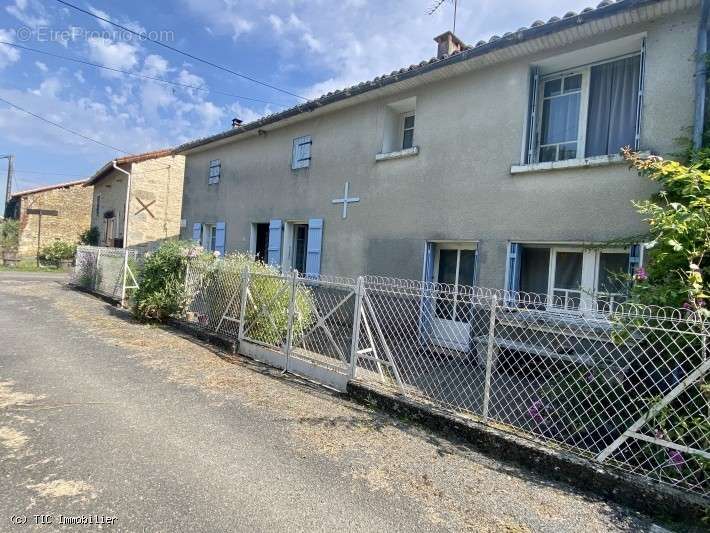 Maison à CHAMPAGNE-MOUTON