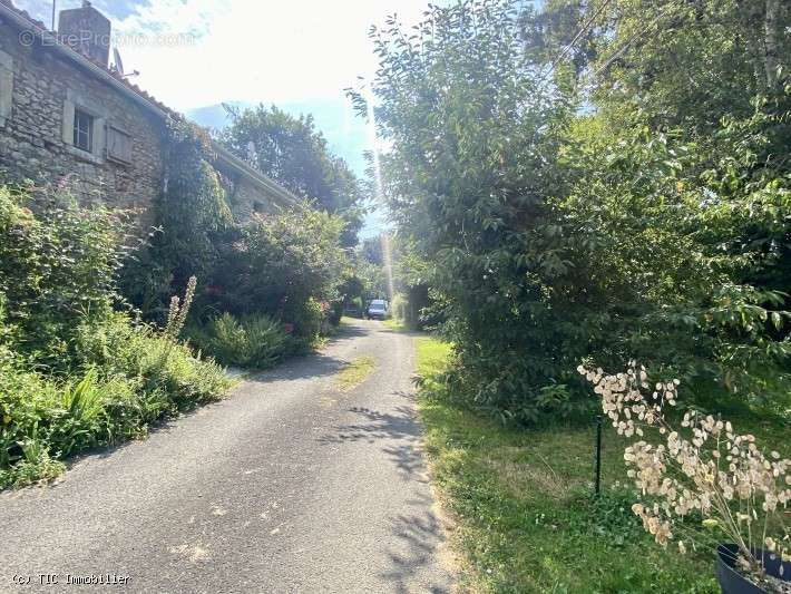 Maison à CHAMPAGNE-MOUTON