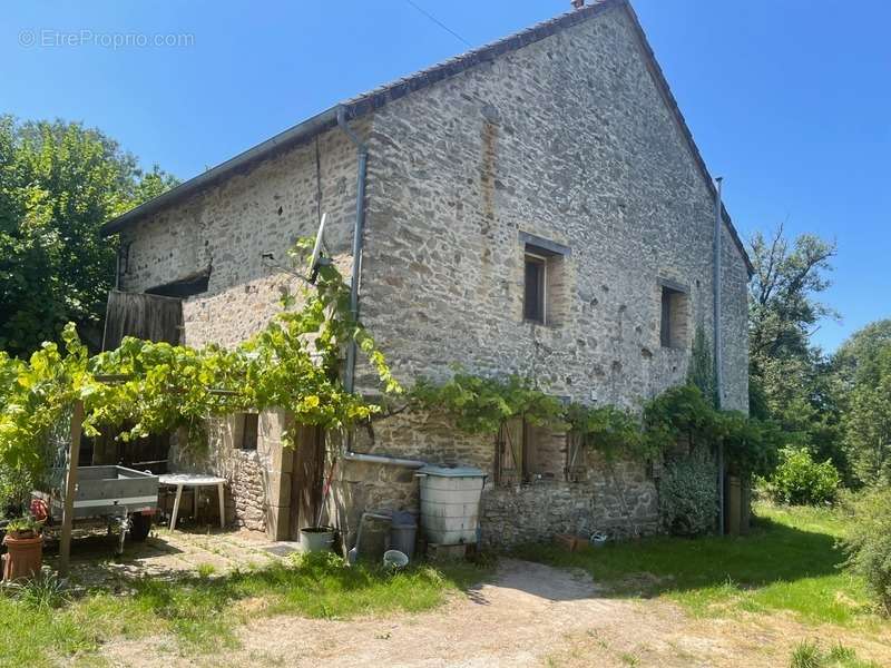 Maison à DOMPIERRE-LES-EGLISES