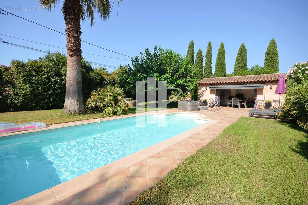 Maison à ROQUEBRUNE-SUR-ARGENS