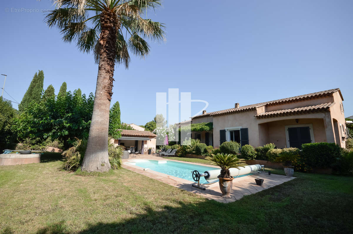 Maison à ROQUEBRUNE-SUR-ARGENS