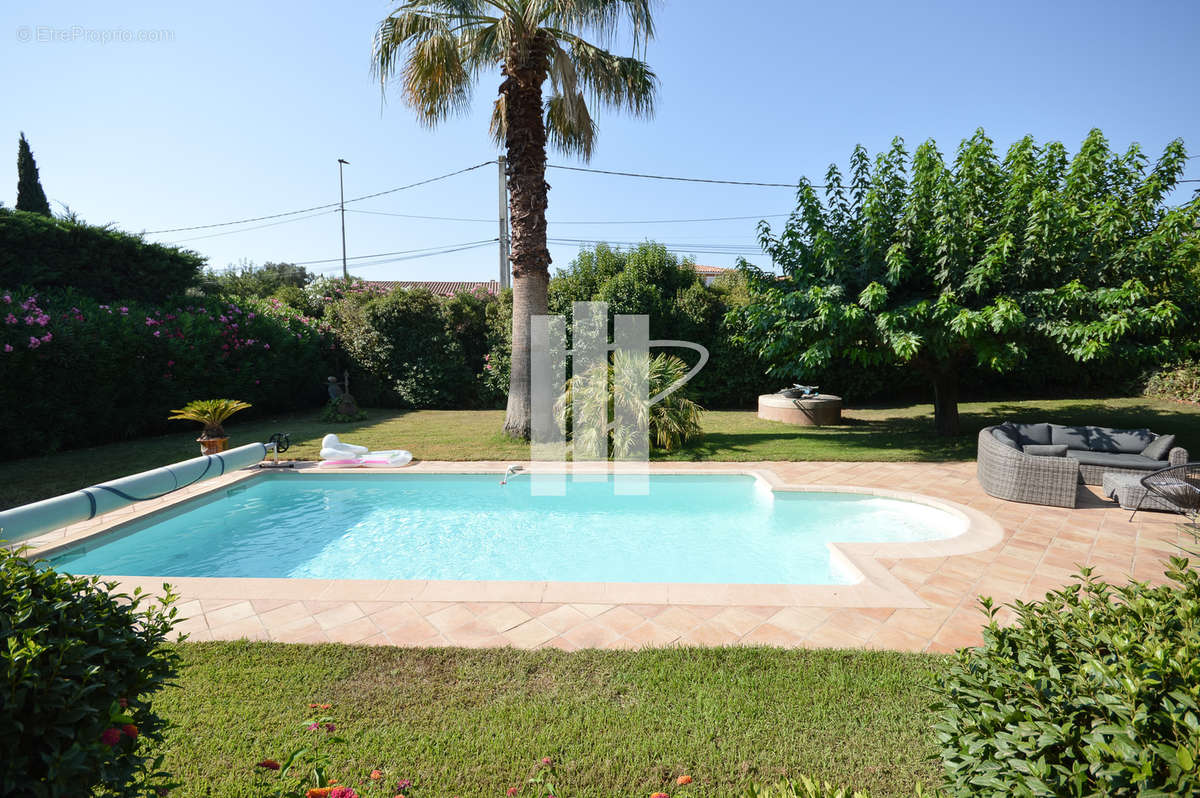 Maison à ROQUEBRUNE-SUR-ARGENS