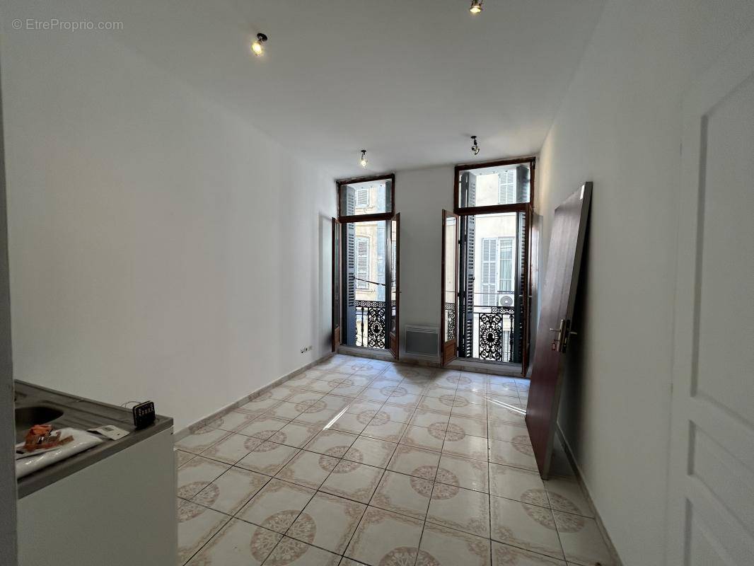 Appartement à MARSEILLE-1E