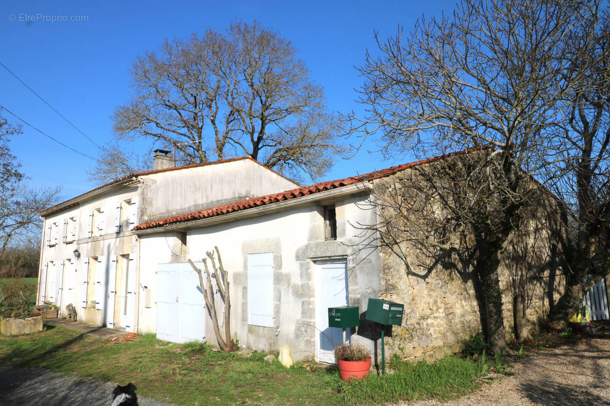 Maison à SAINT-SAVINIEN