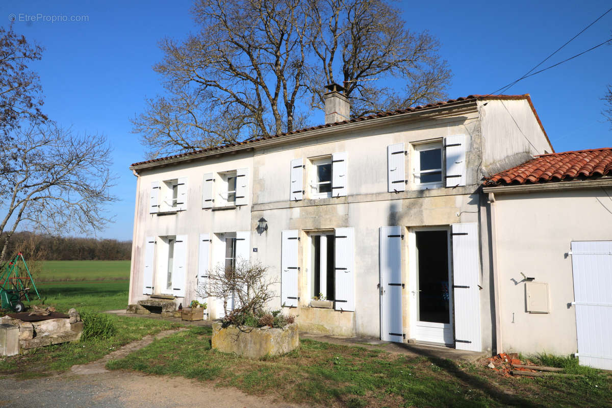 Maison à SAINT-SAVINIEN