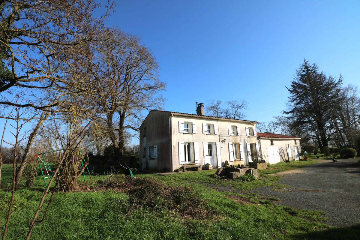 Maison à SAINT-SAVINIEN