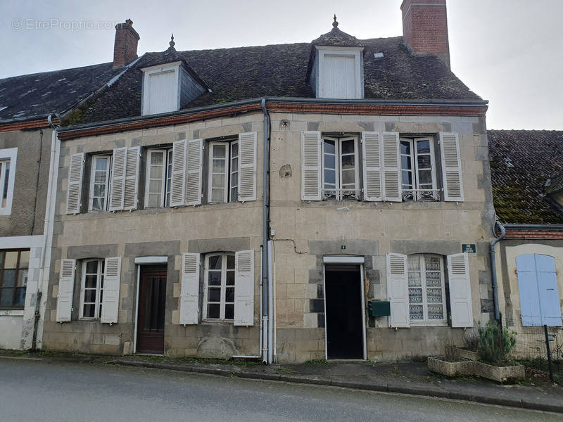 Maison à CHENIERS