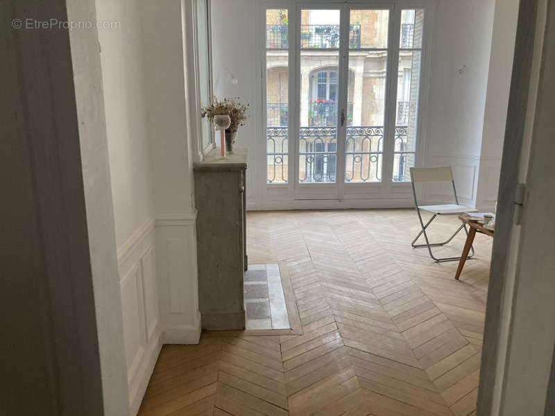 Appartement à PARIS-17E