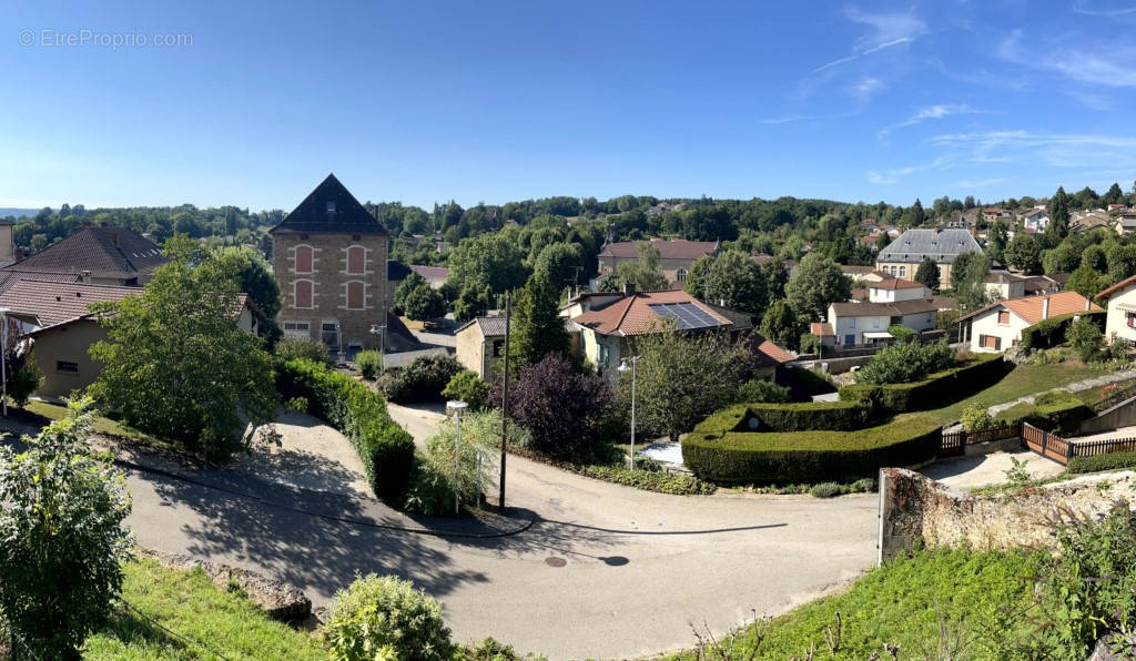 Maison à JUJURIEUX