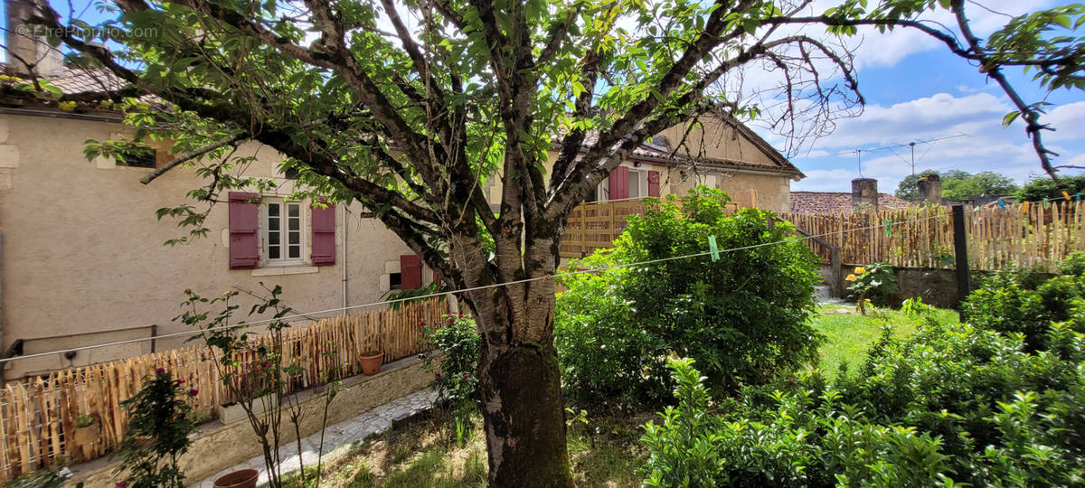 Maison à BOURDEILLES