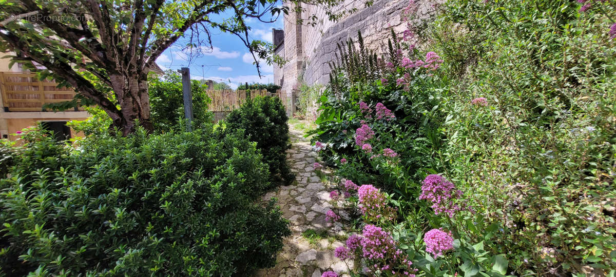 Maison à BOURDEILLES