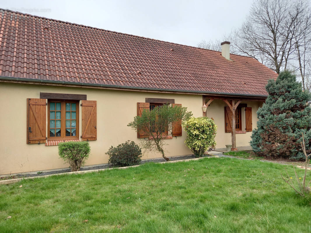 Maison à MERY-ES-BOIS