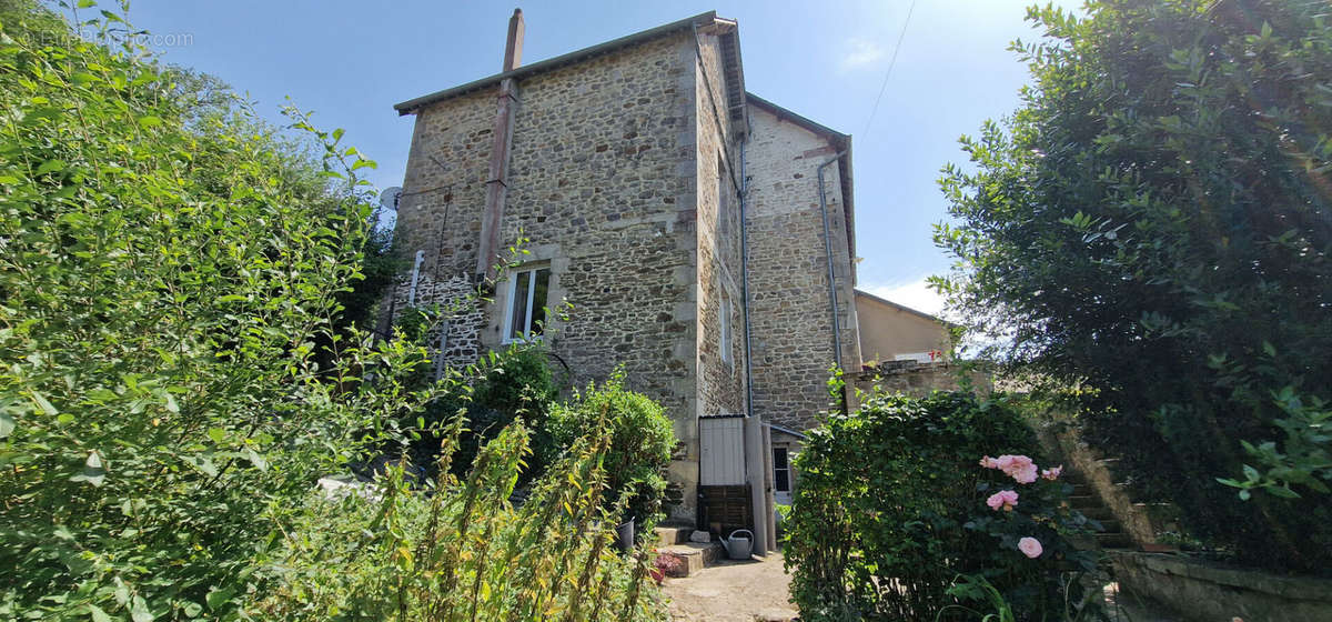 Maison à JUGON-LES-LACS