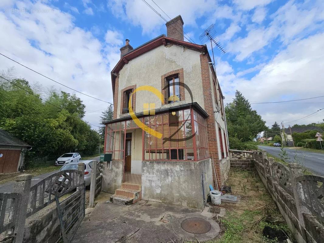 Maison à LA CHAPELLE-D&#039;ANGILLON