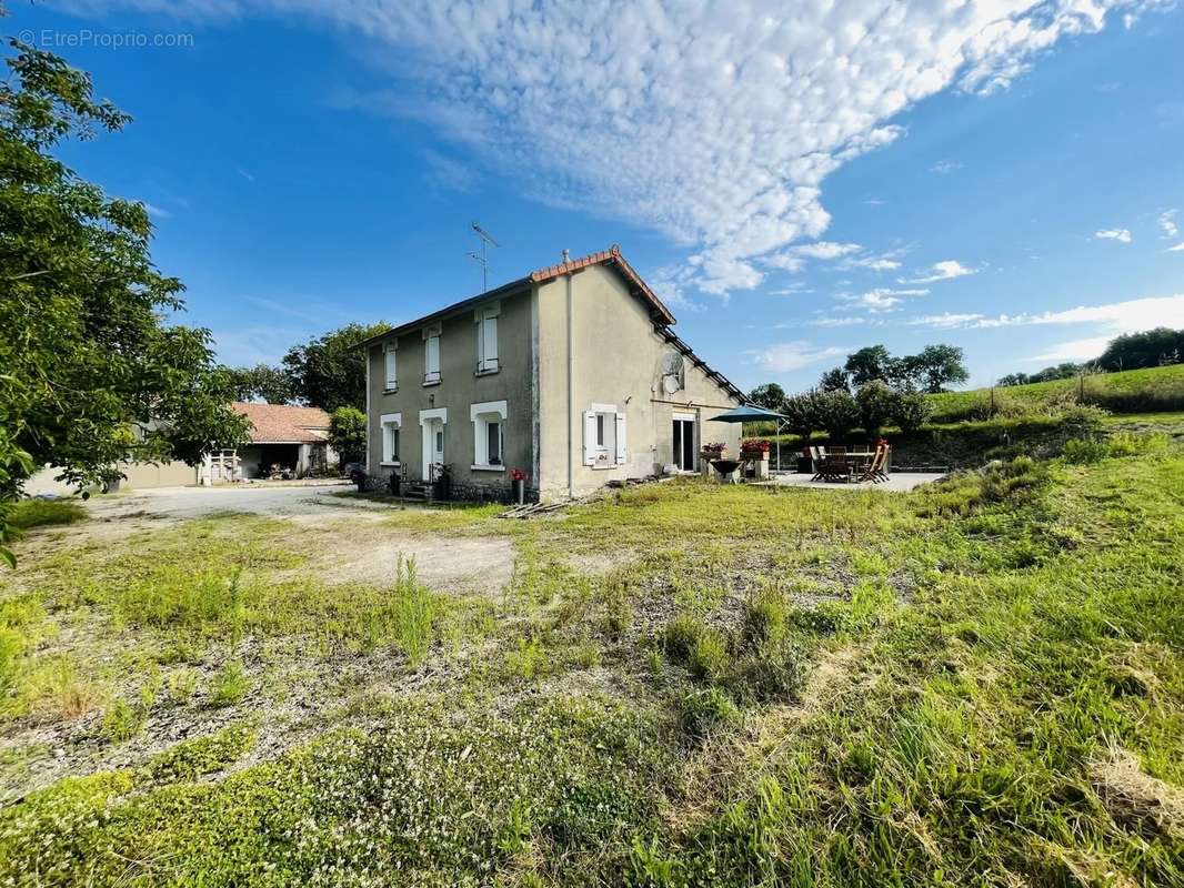 Maison à BARBEZIEUX-SAINT-HILAIRE