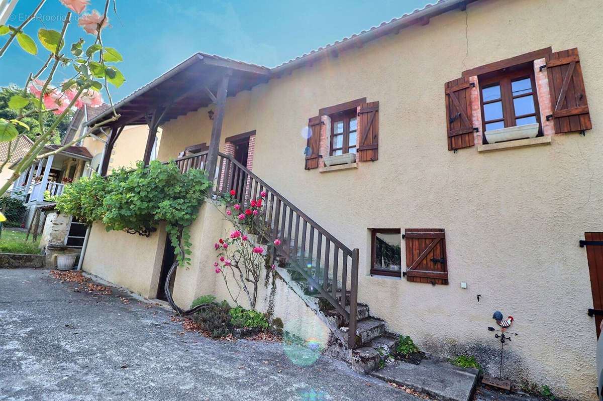 Maison à BAGNAC-SUR-CELE