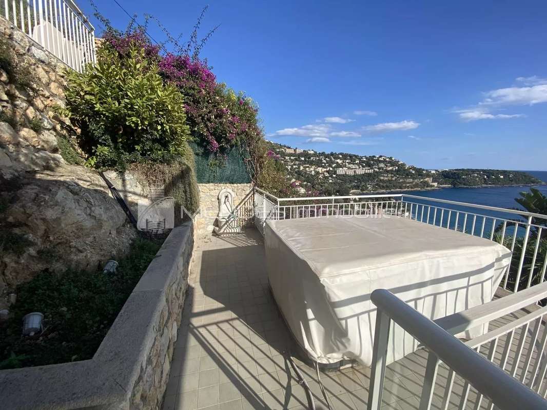 Appartement à ROQUEBRUNE-CAP-MARTIN