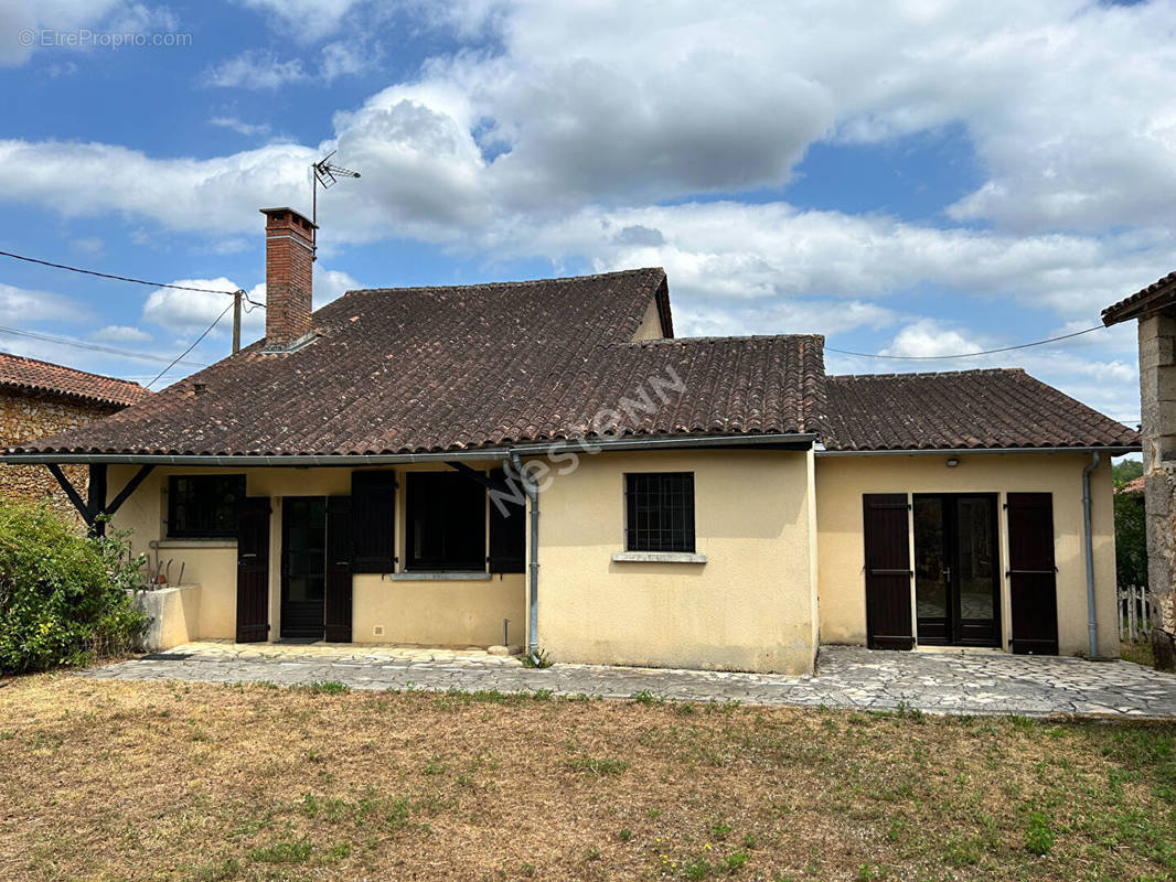 Maison à SAINT-MARTIAL-DE-VALETTE