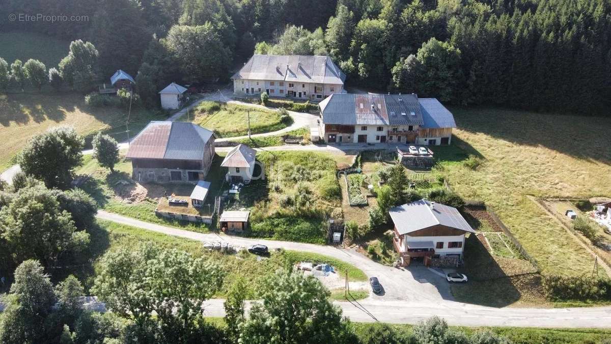 Terrain à AILLON-LE-JEUNE