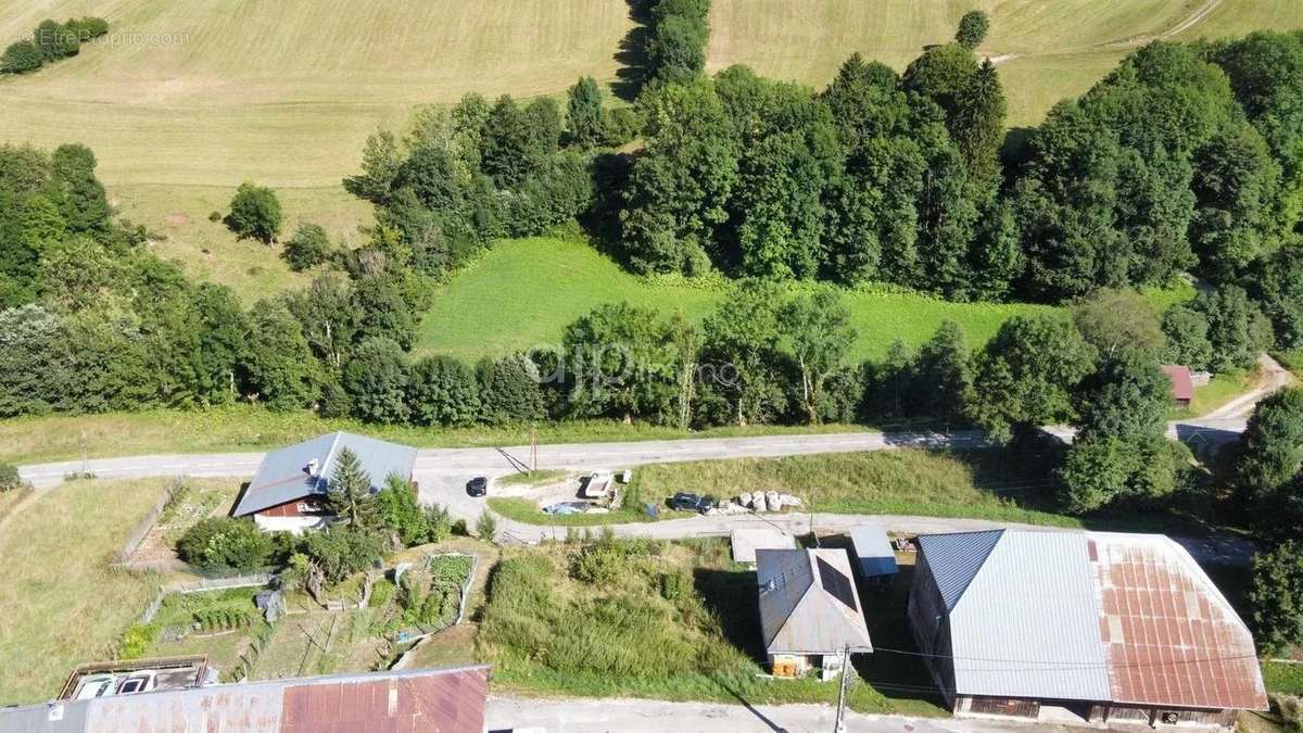 Terrain à AILLON-LE-JEUNE