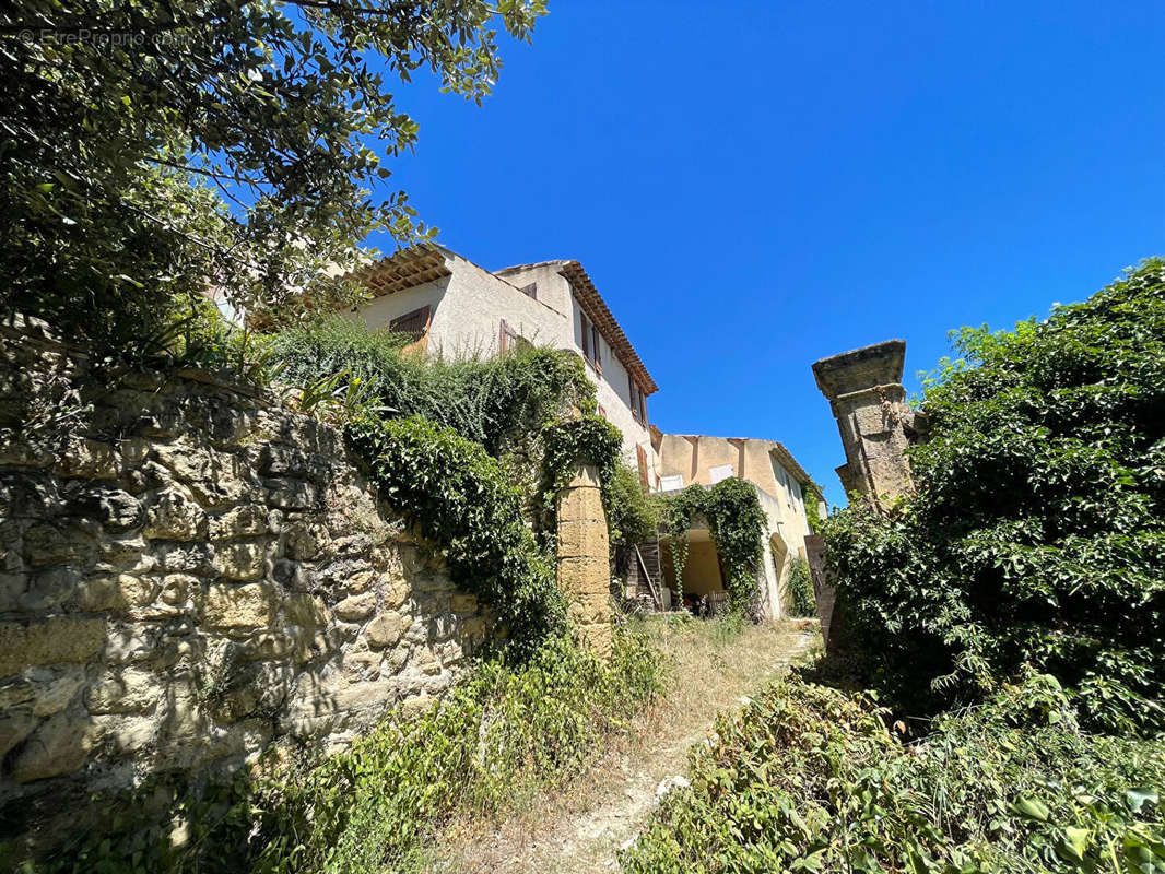 Maison à VAUGINES