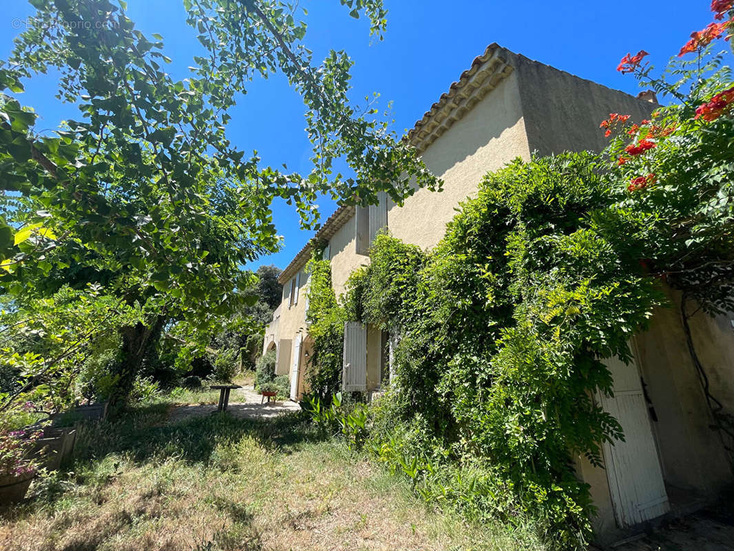 Maison à VAUGINES