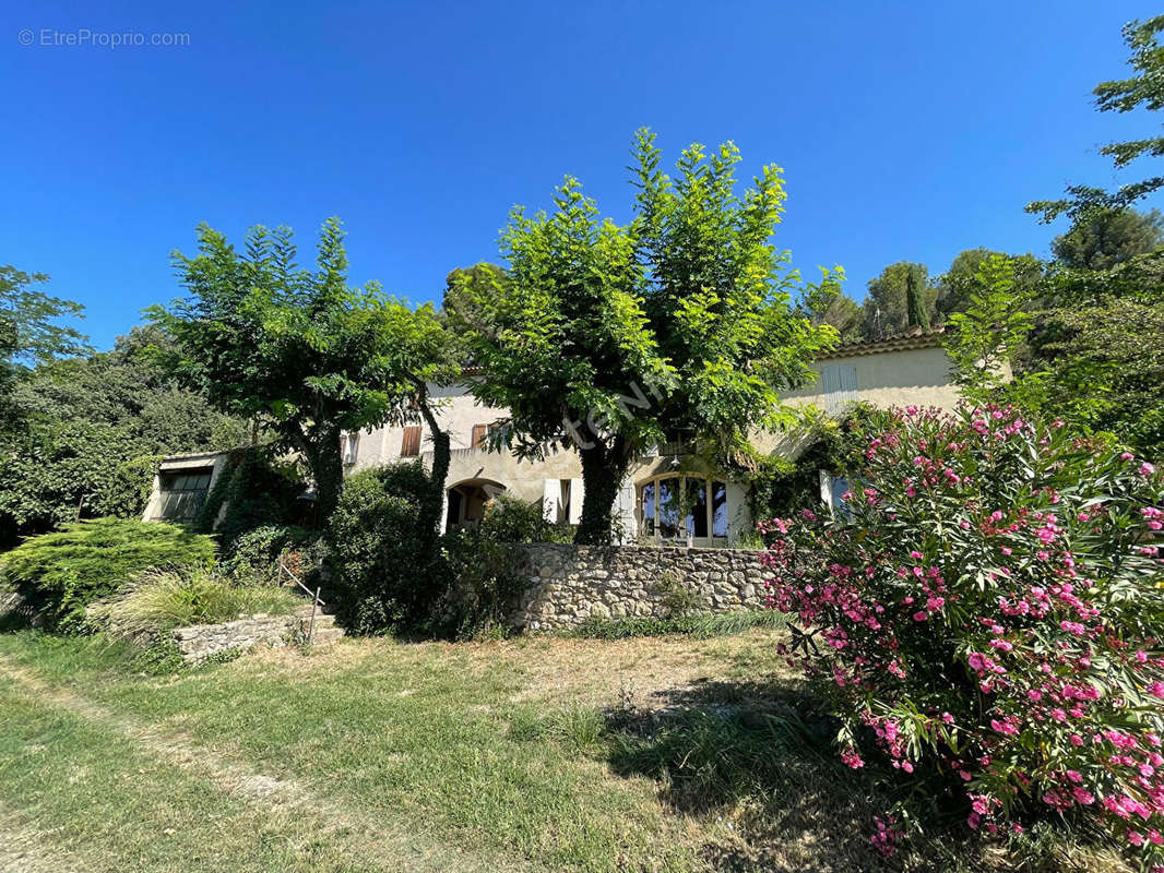 Maison à VAUGINES