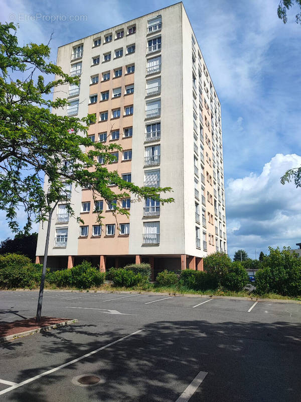 Appartement à SAINT-JEAN-DE-BRAYE