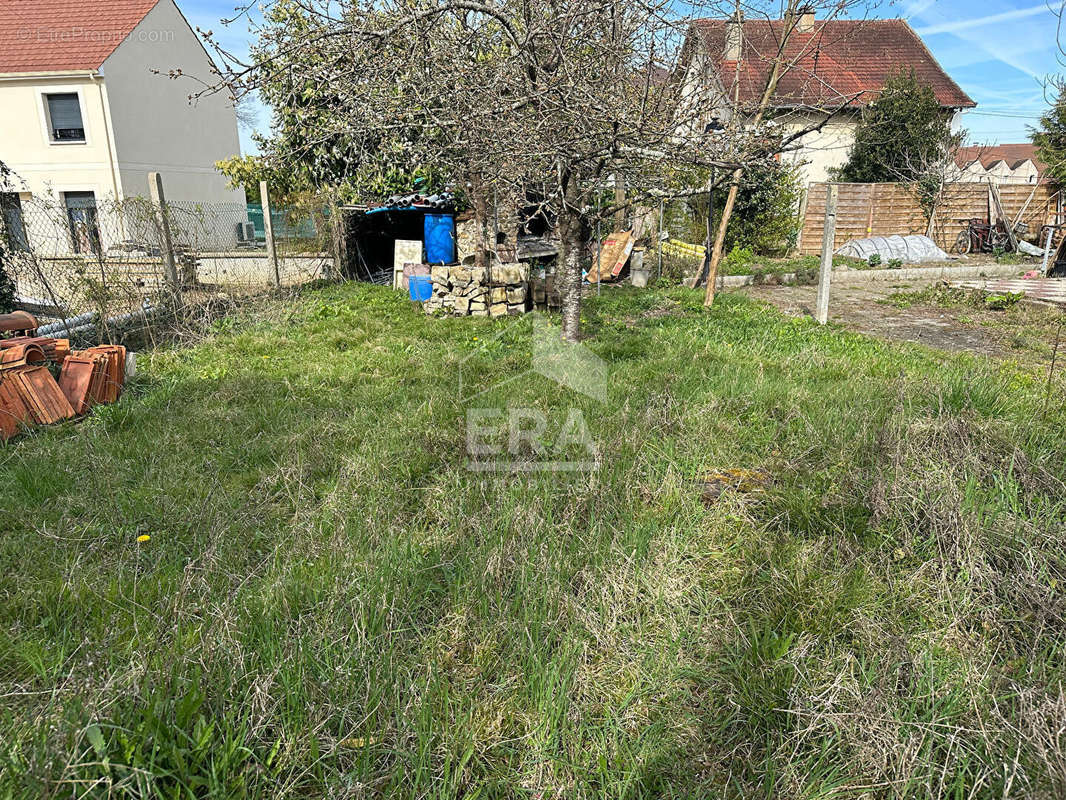 Terrain à SAINT-FARGEAU-PONTHIERRY