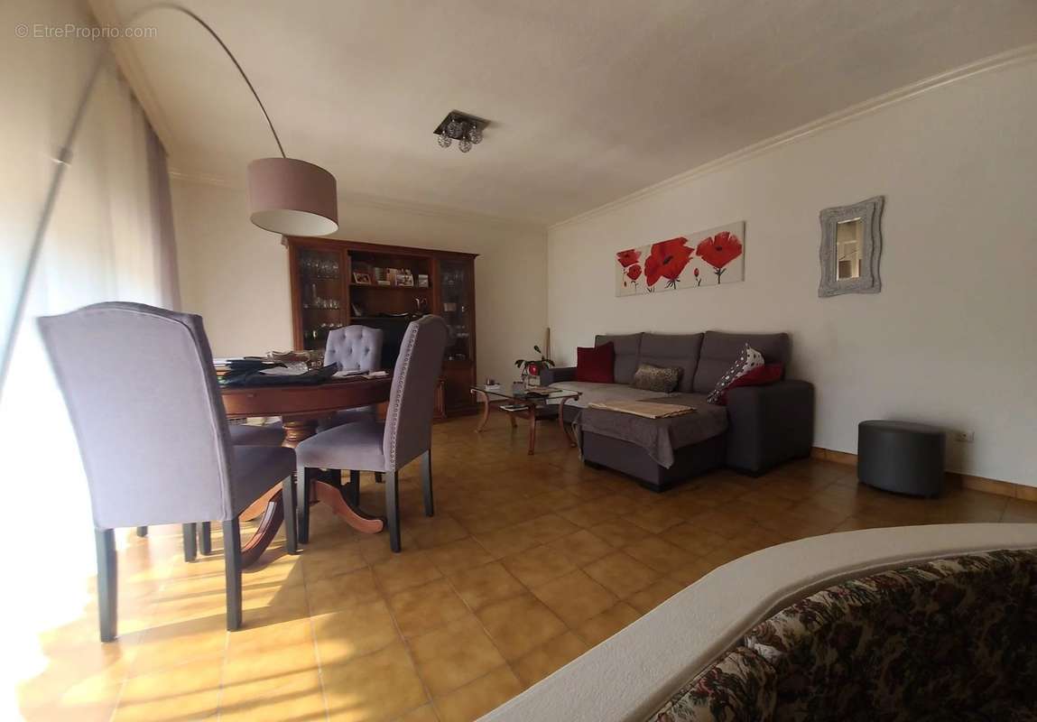 Appartement à VALLAURIS