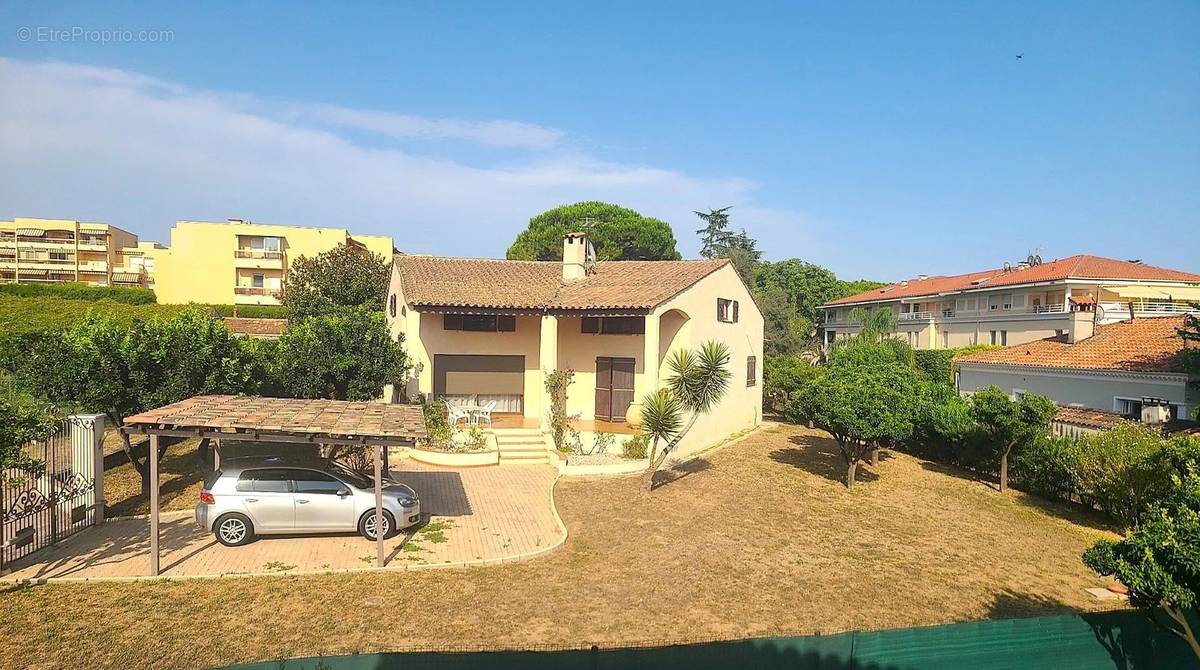 Appartement à VALLAURIS