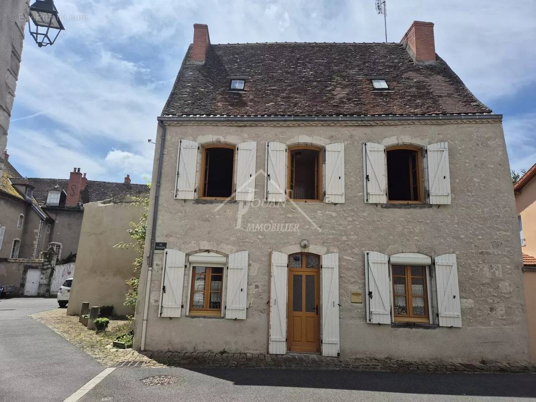 Maison à EBREUIL