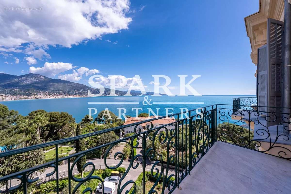 Appartement à ROQUEBRUNE-CAP-MARTIN