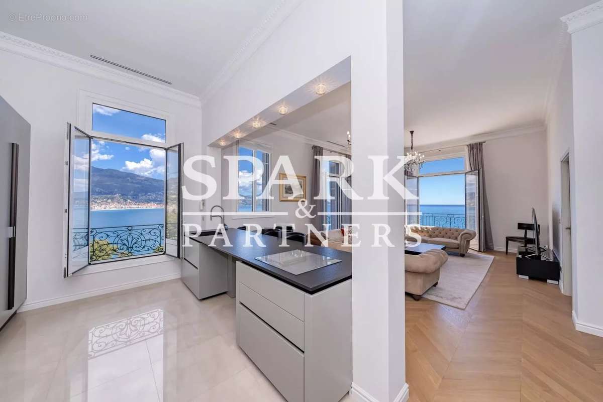 Appartement à ROQUEBRUNE-CAP-MARTIN