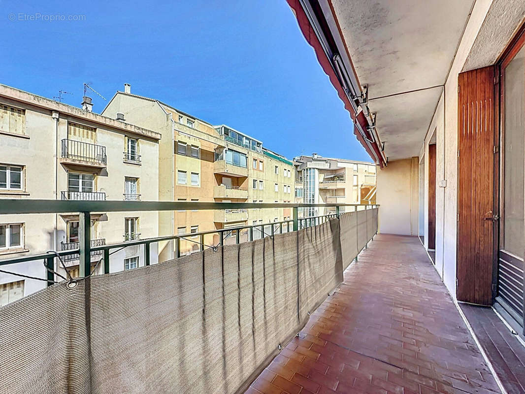 Appartement à MARSEILLE-4E