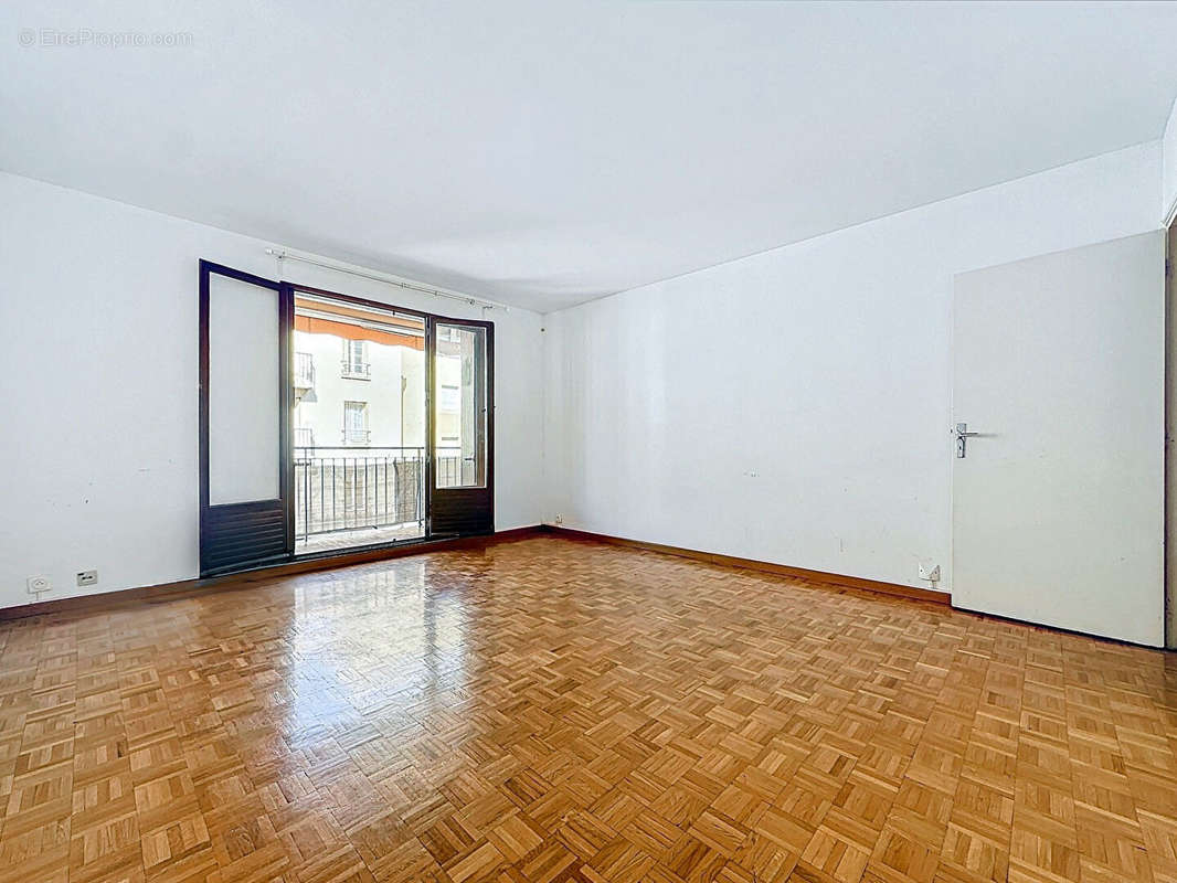 Appartement à MARSEILLE-4E