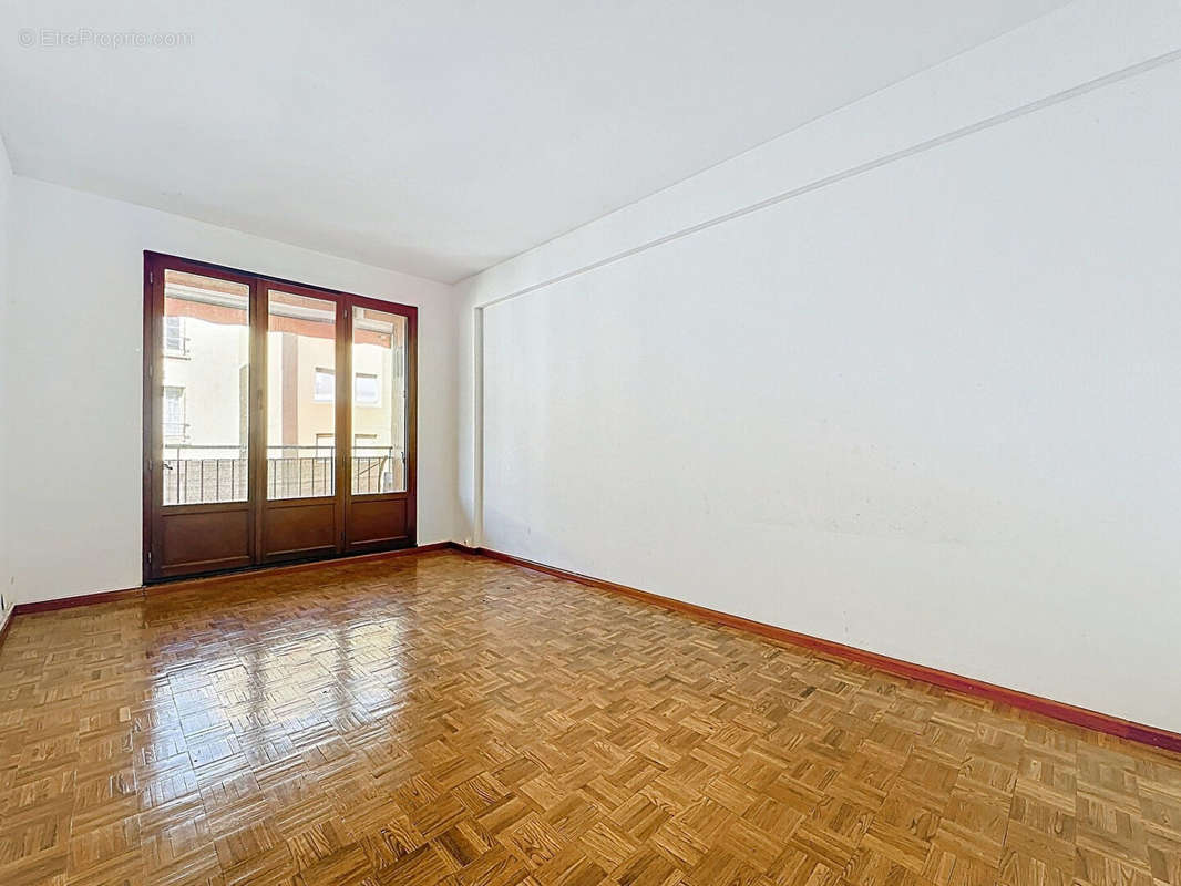 Appartement à MARSEILLE-4E