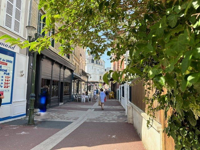 Commerce à TROUVILLE-SUR-MER