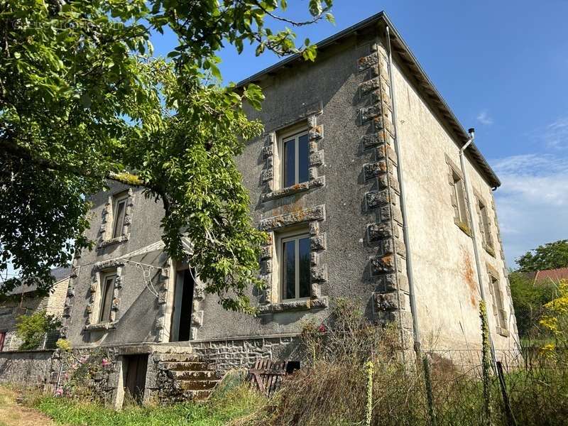 Maison à SAINT-LEGER-LA-MONTAGNE