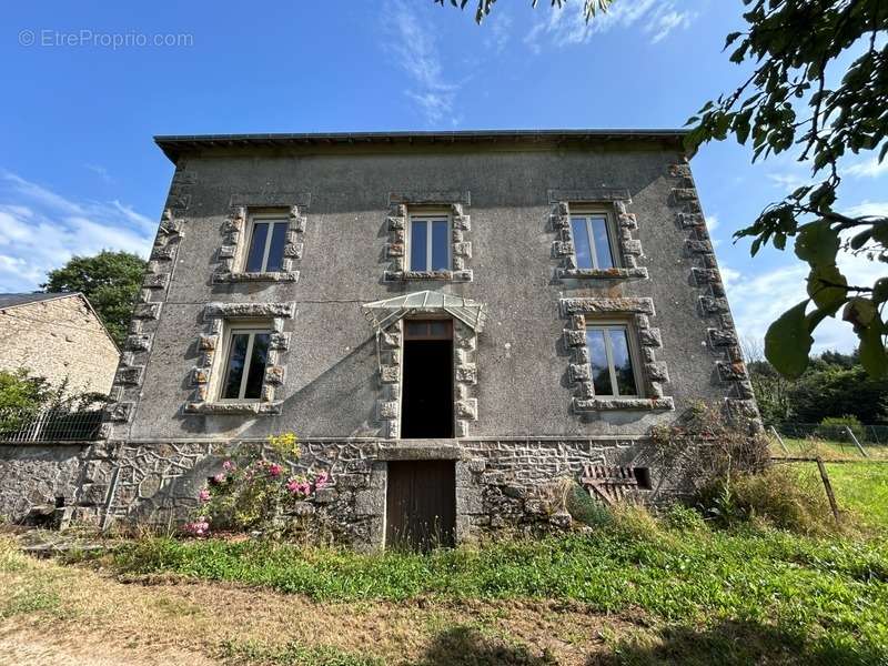 Maison à SAINT-LEGER-LA-MONTAGNE