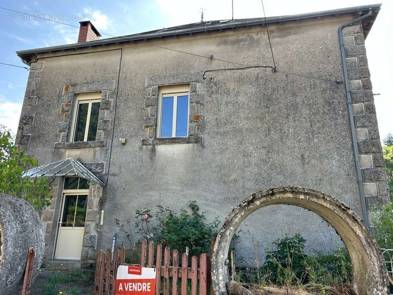 Maison à SAINT-LEGER-LA-MONTAGNE