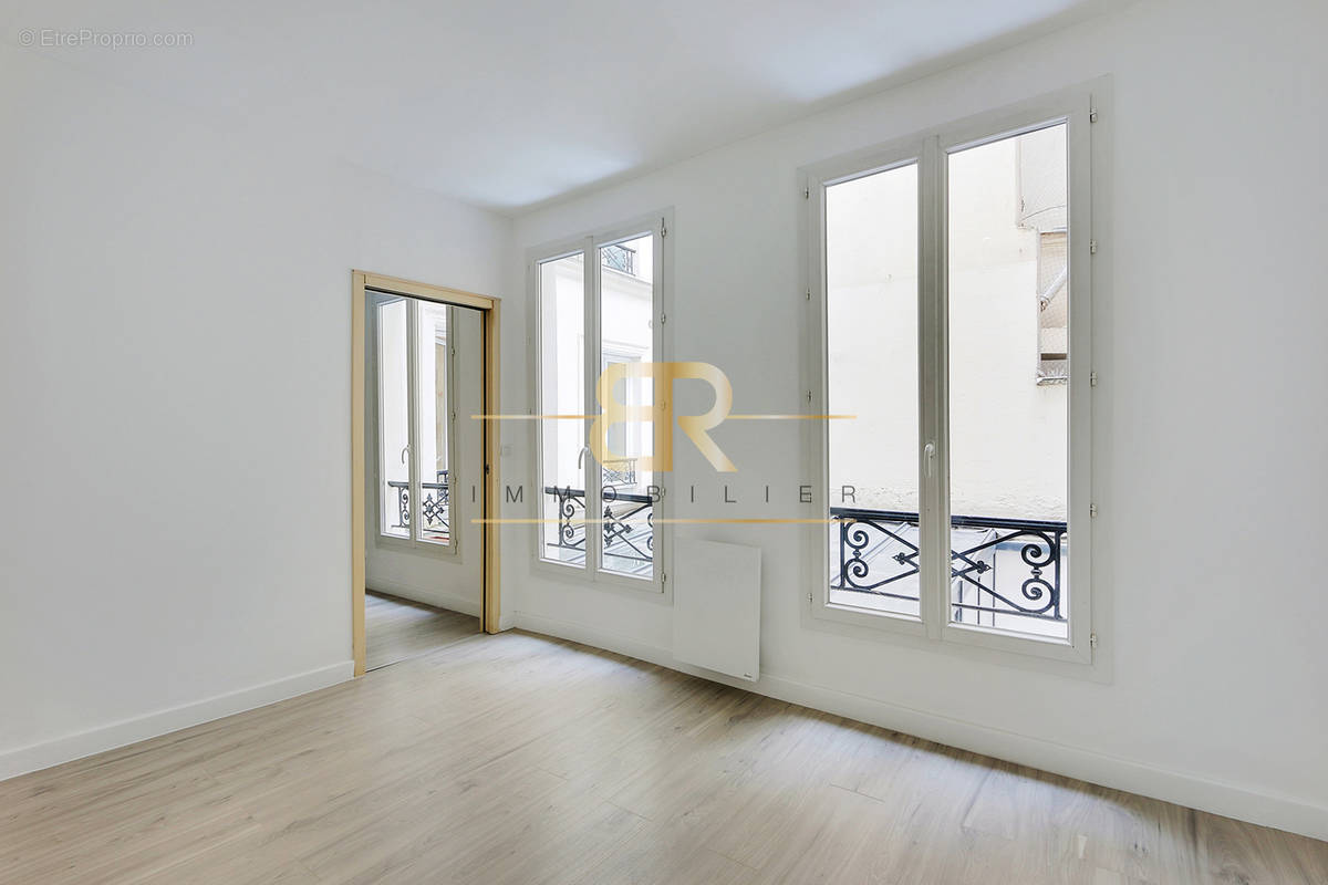 Appartement à PARIS-1E