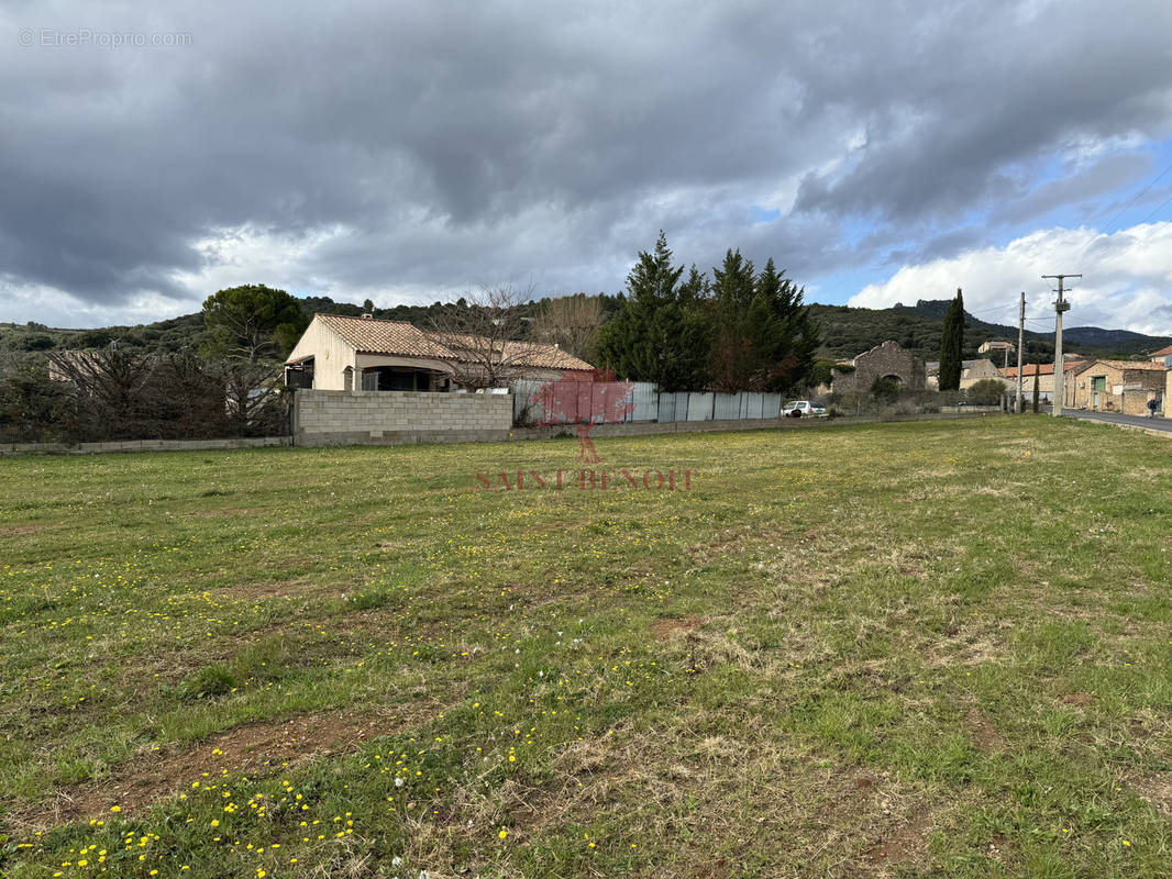 Terrain à SAINT-SATURNIN-DE-LUCIAN