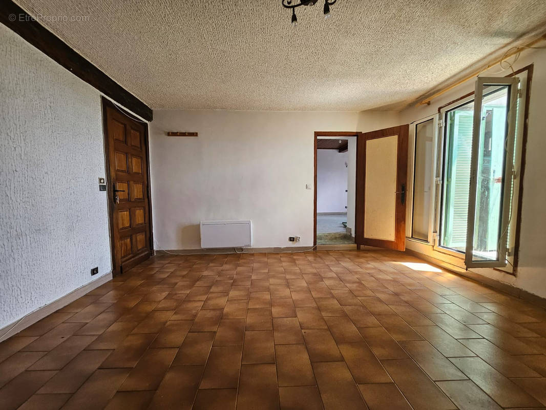 Appartement à BERRE-LES-ALPES