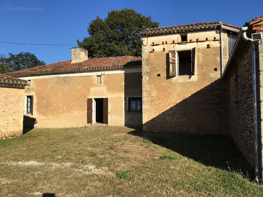 Maison à CUZORN